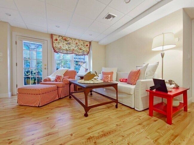 Building Photo - 111 Shore Dr