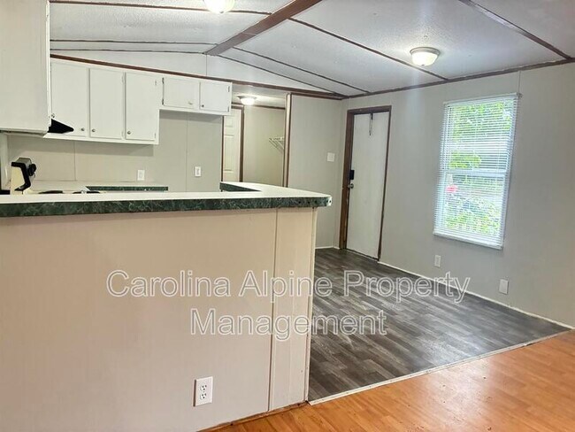 Building Photo - 517 Skylark Ln