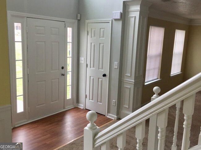 Building Photo - 121 Meadow Creek Ct