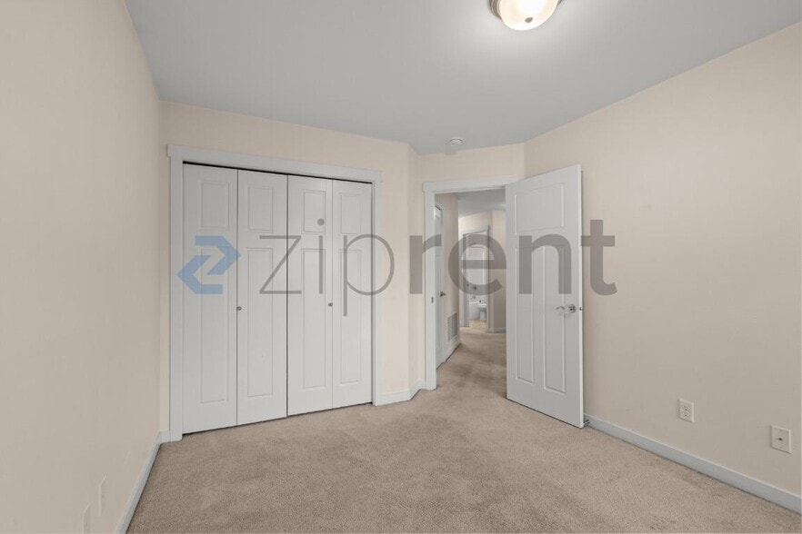 Building Photo - Unit