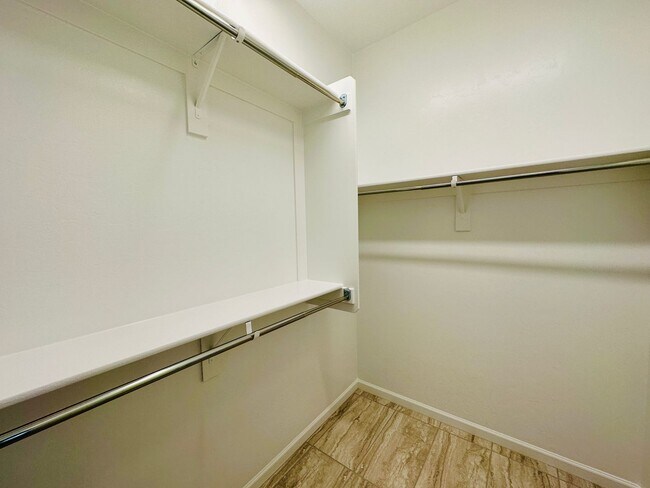 Building Photo - 1436 E Basalt Dr