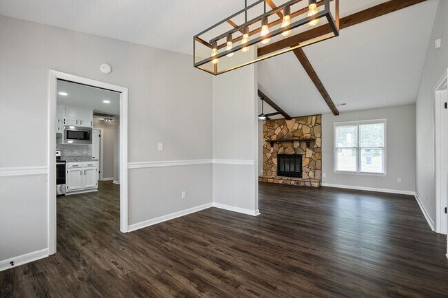 Building Photo - 1028 SE Kinsey Dr