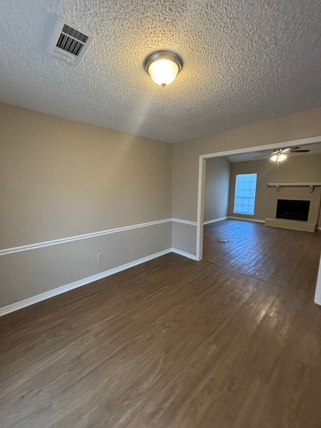 Building Photo - 12 Tripp St