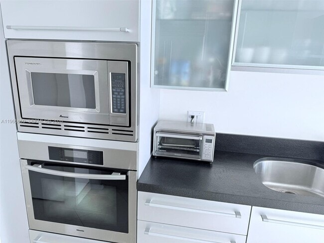 Building Photo - 18201 Collins Ave