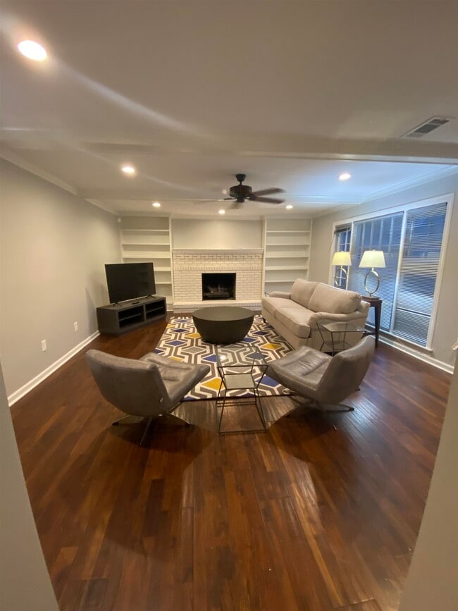 Building Photo - 8570 Sycamore Trail Dr