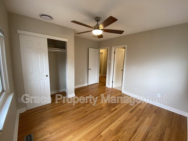 Building Photo - 1410 N Glencoe St