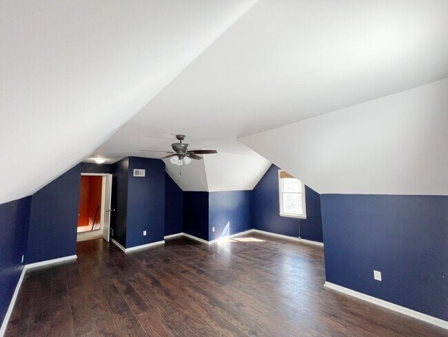 Building Photo - Stunning 4-Bedroom Home in Overland Park!