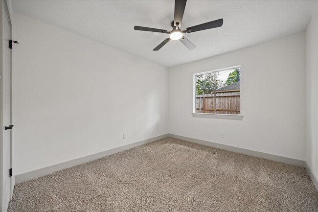 Building Photo - 9214 Grandview Park Dr