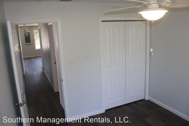 Building Photo - 2 br, 1 bath House - 490 A Windsor Rd