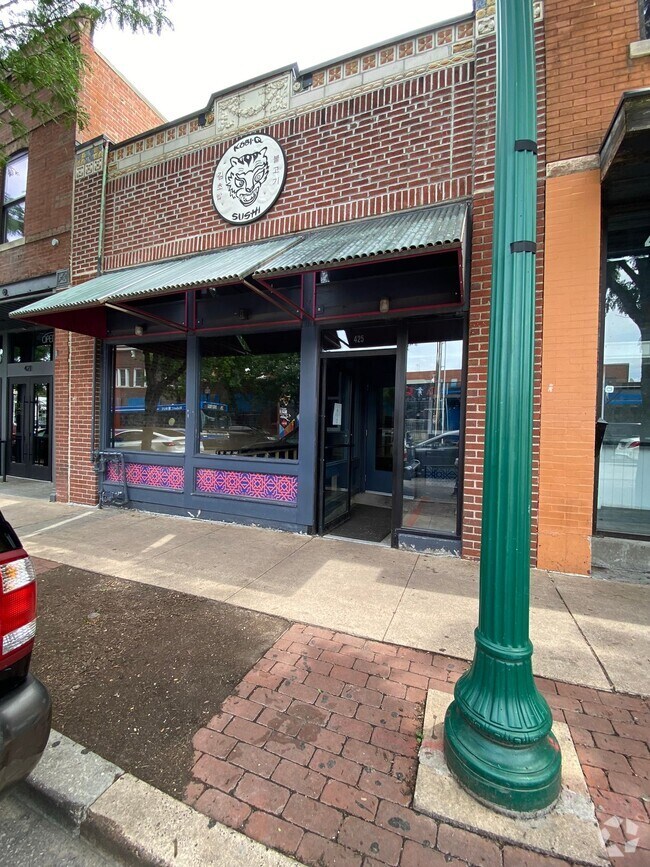 Building Photo - Charming Westport Living – Spacious 2-Bed,...