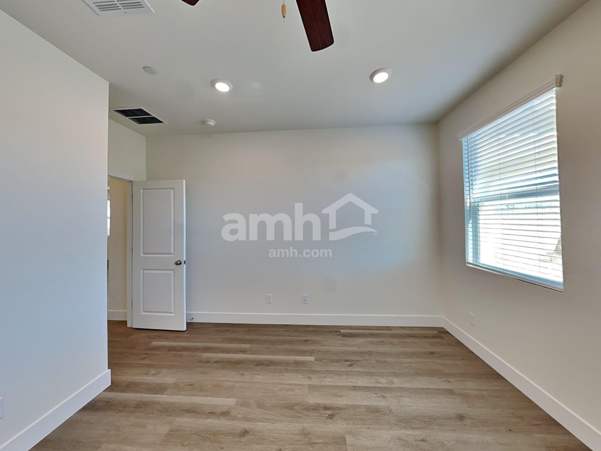 Building Photo - 826 English Primrose St