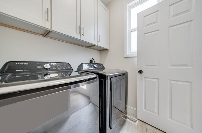 Building Photo - Applications Pending: FIRST MONTH FREE! Beautiful 3bd/2.5ba Two-Story Home Built in 2021 Just 2 M...