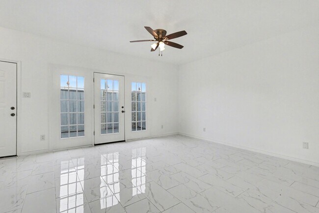 Building Photo - 600 Wilcrest Dr