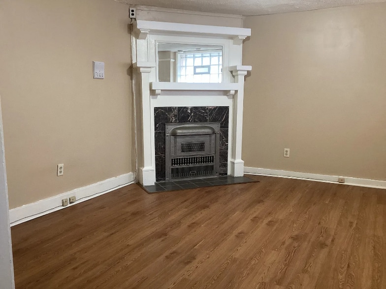 Building Photo - 4423 S Indiana Ave