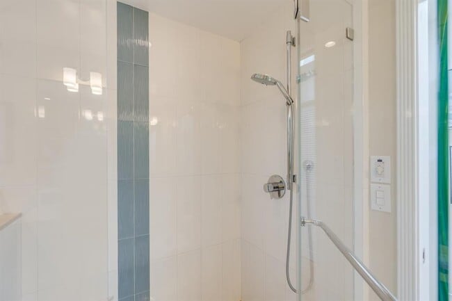 Building Photo - 831 Bruce Dr