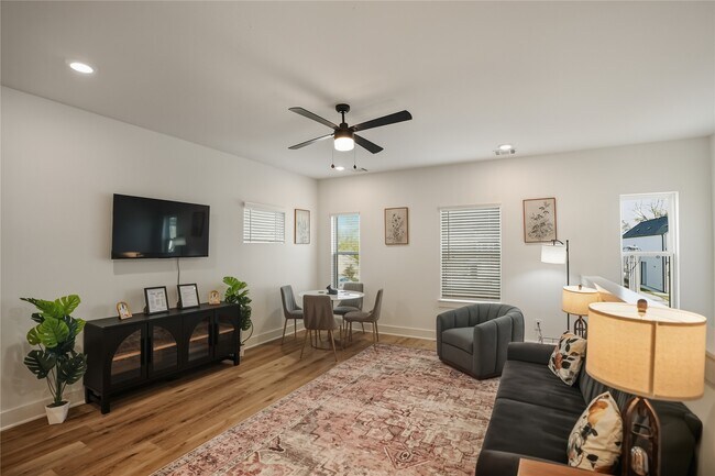 Building Photo - 8017 Cora St