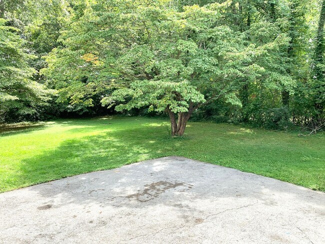 Building Photo - 208 State Line Rd