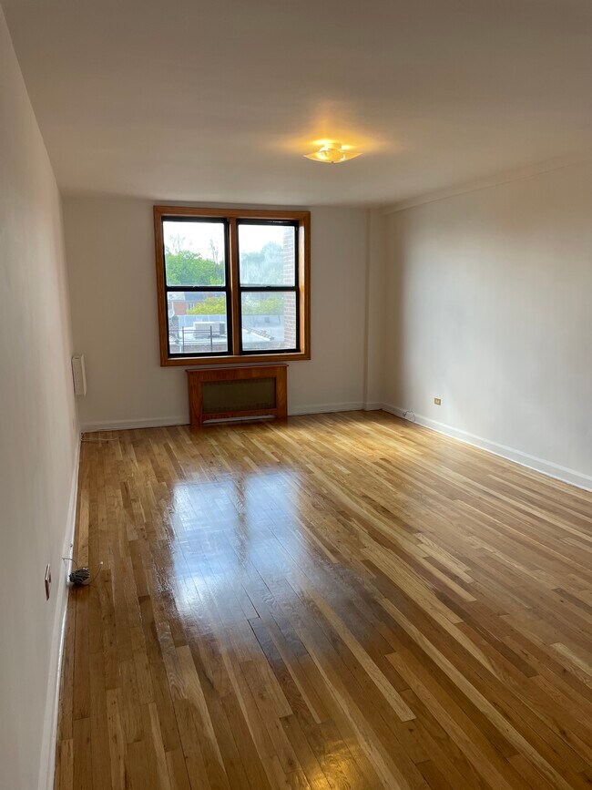 Living room - 67-30 Dartmouth St