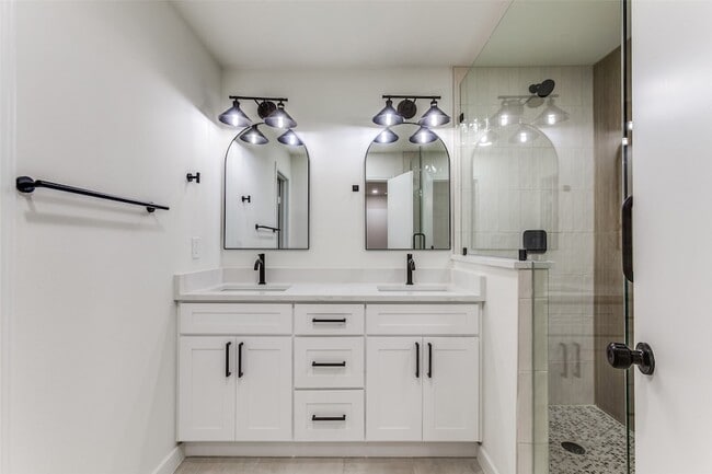 Building Photo - 2822 Clear Springs Dr