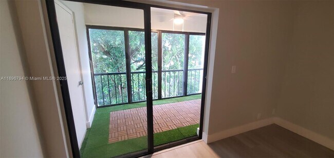 Building Photo - 301 Racquet Club Rd