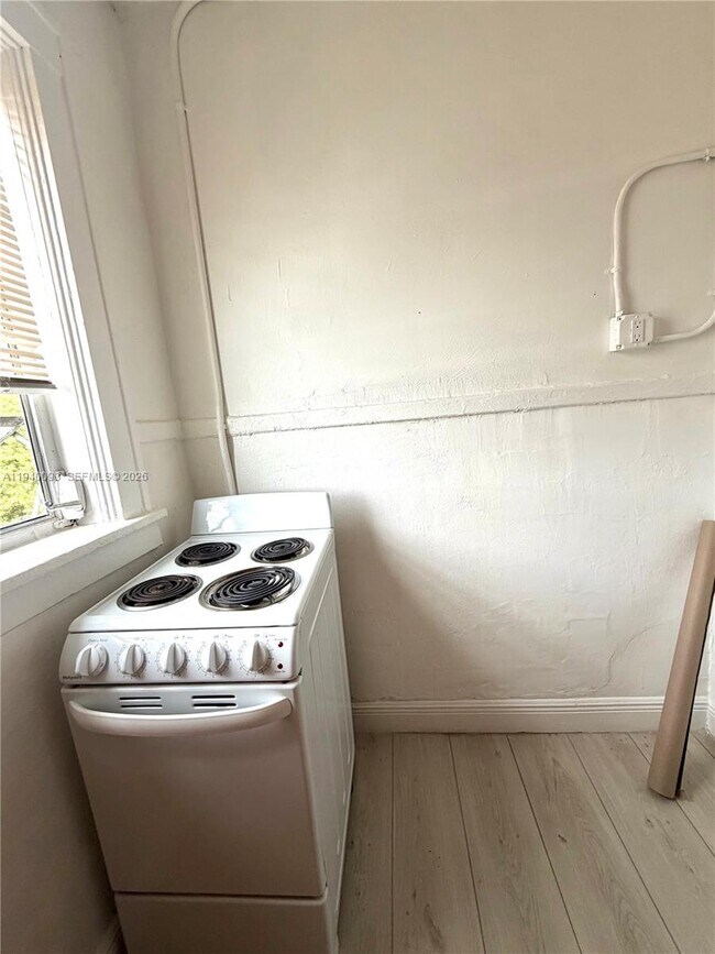 Building Photo - 967 SW 5th St