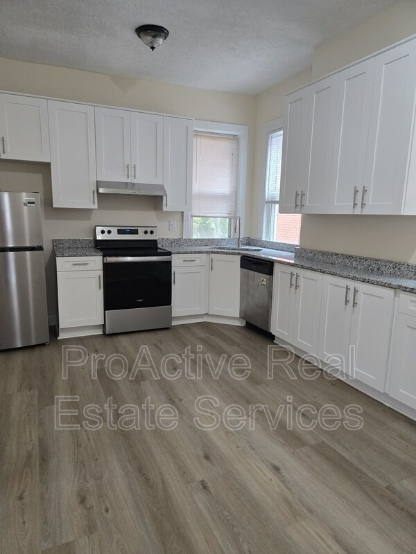 Building Photo - 910 Colonial Ave