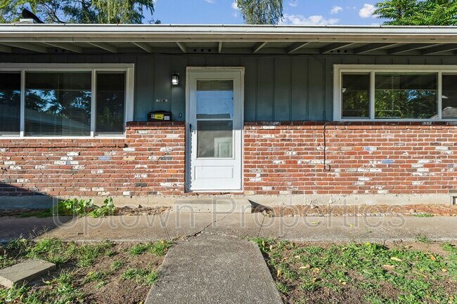 Building Photo - 4035 SE King Rd