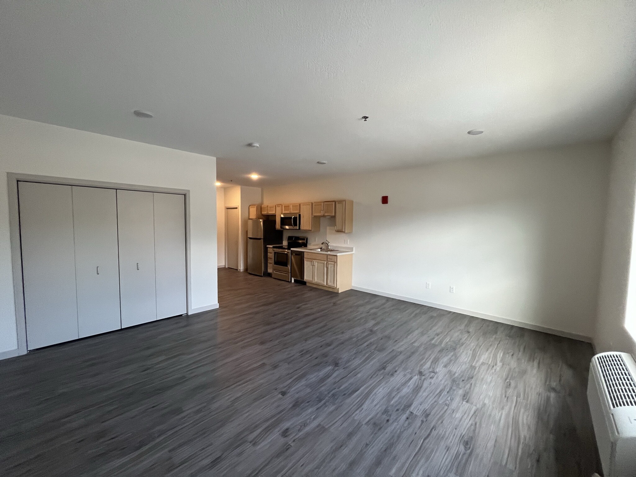 Spacious Layout - 202 Valley Green Sq