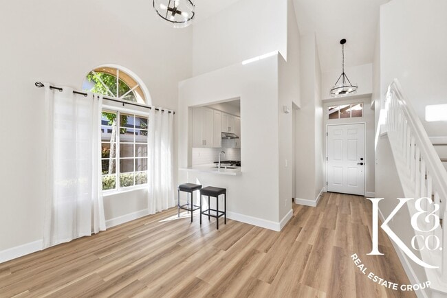 Building Photo - Relaxed Living in Oak Park with All the Up...