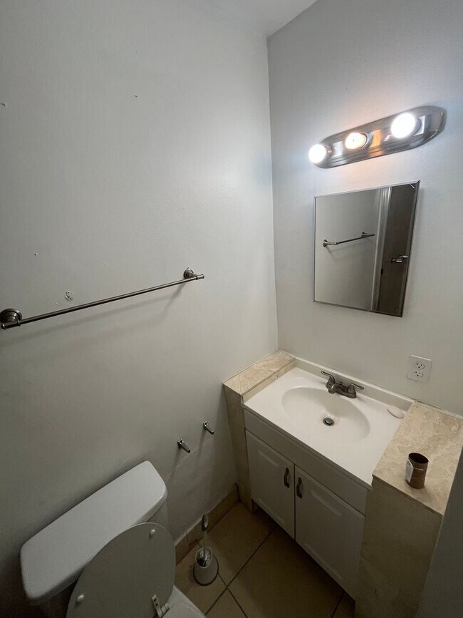 Building Photo - No HOA Fees!  Great location 4 bedroom house in Boca Raton!  Free Internet!