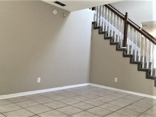 Building Photo - 1054 Royal Oaks Dr