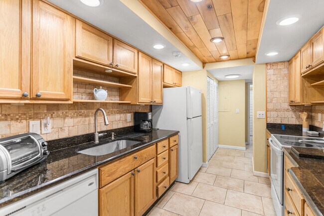 Building Photo - 229 Old Meadow Way