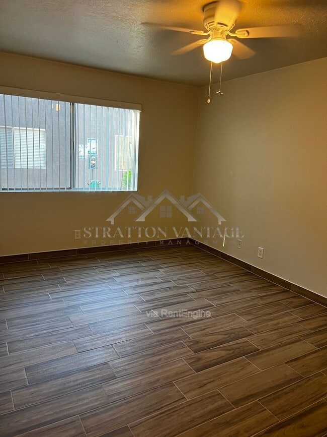 Building Photo - 424 W Brown Rd