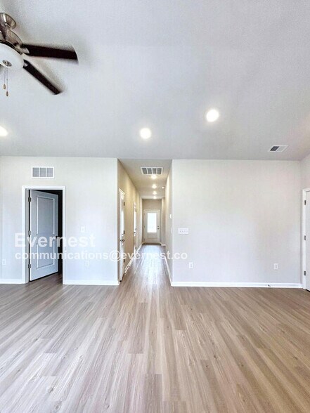 Building Photo - 115 Lightning Dr