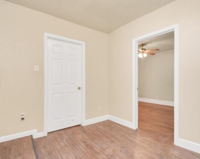 Building Photo - 4803 Beechaven St