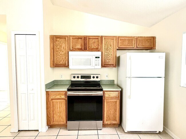 Building Photo - 3/2/2 CBS Home - Vero Beach  (LOW MOVE IN ...