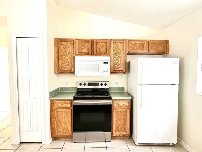 Building Photo - 3/2/2 CBS Home - Vero Beach  (LOW MOVE IN COSTS)