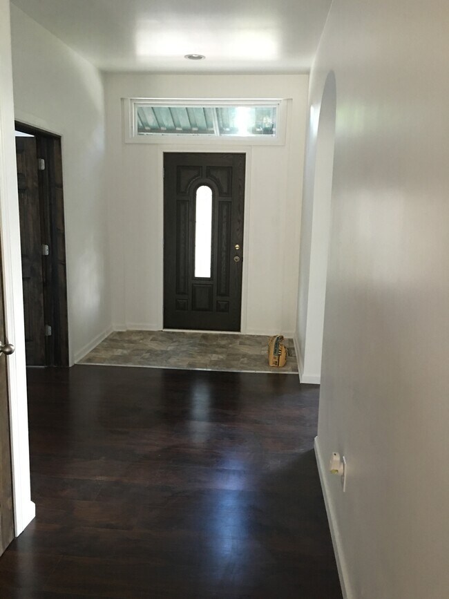 Building Photo - 3303 Iowa St