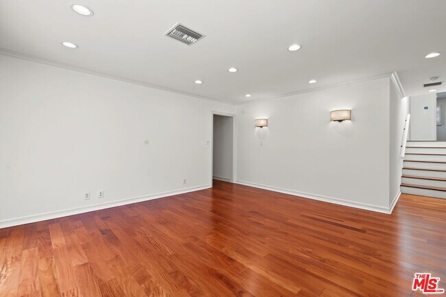 Building Photo - 860 Bronze Ln