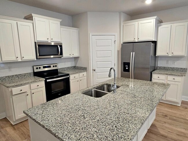 Building Photo - Elegant 4-Bedroom Lake Park Home with Open...