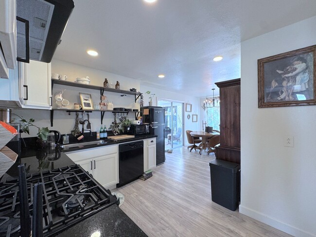 Building Photo - 3341 Taylor