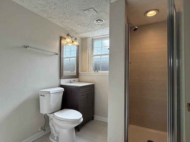 Building Photo - 1326 Meadow Ln