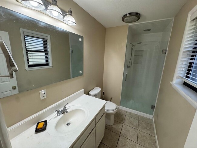 Building Photo - 718 E Debra Dr