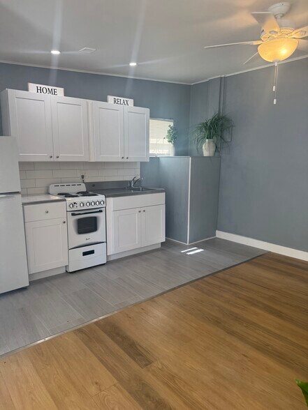 Primary Photo - 2210 Thomas St