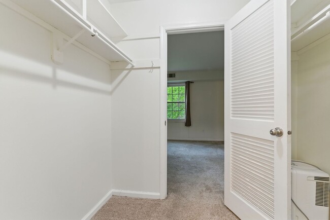 Building Photo - Updated Condo with Community Amenities