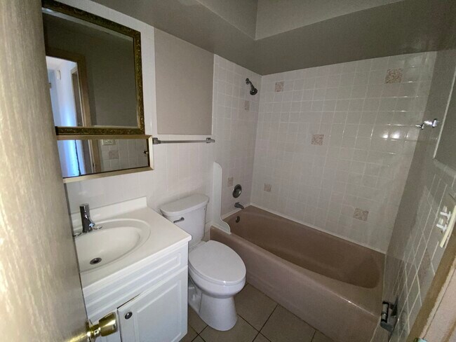 Building Photo - 6441 W Higgins Ave