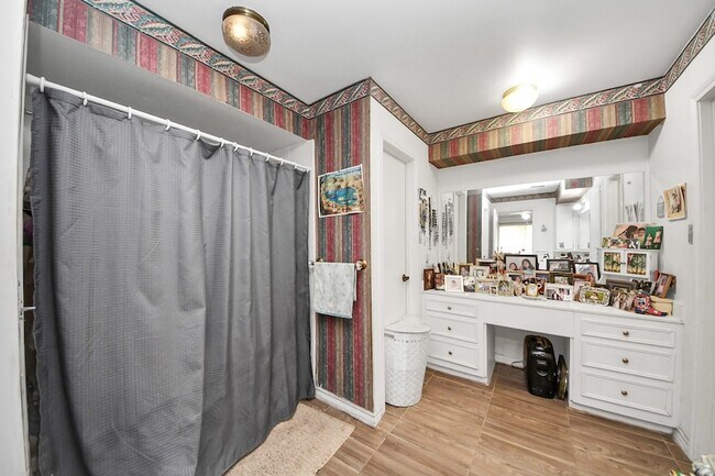 Building Photo - 17 Winged Foot Dr