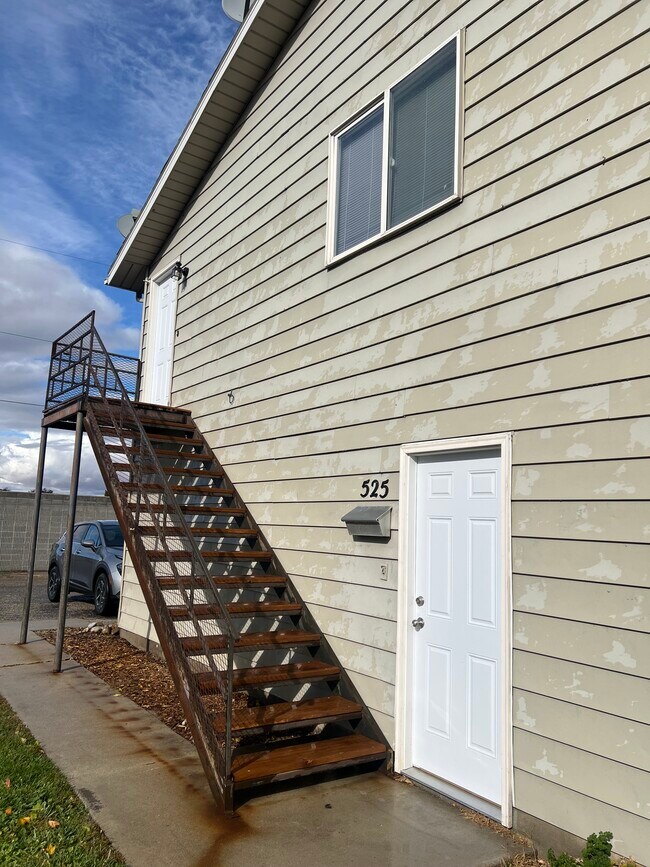 Entry - 525 S White Cloud Dr