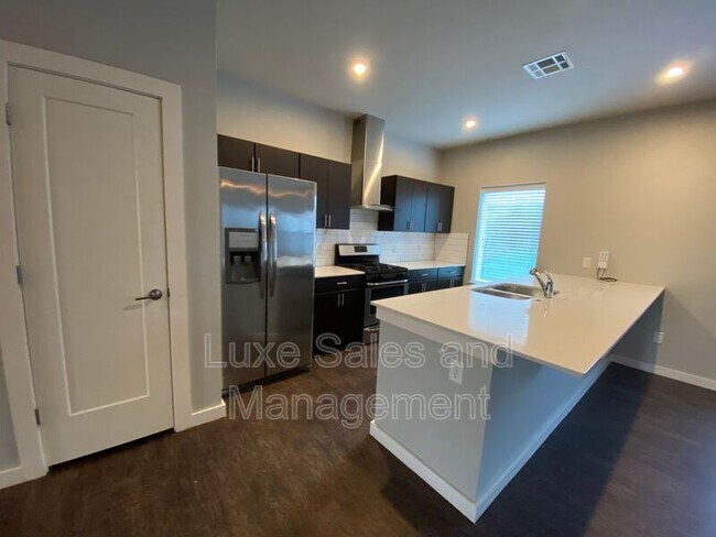 Building Photo - 17604 Sunny Hollow Rd