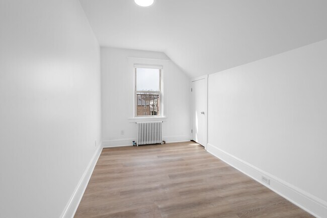 Building Photo - 142 Hamilton Ave